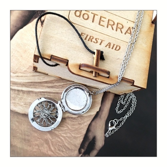 NEW Essential Oil Diffusing Necklace - Picture 2 of 5